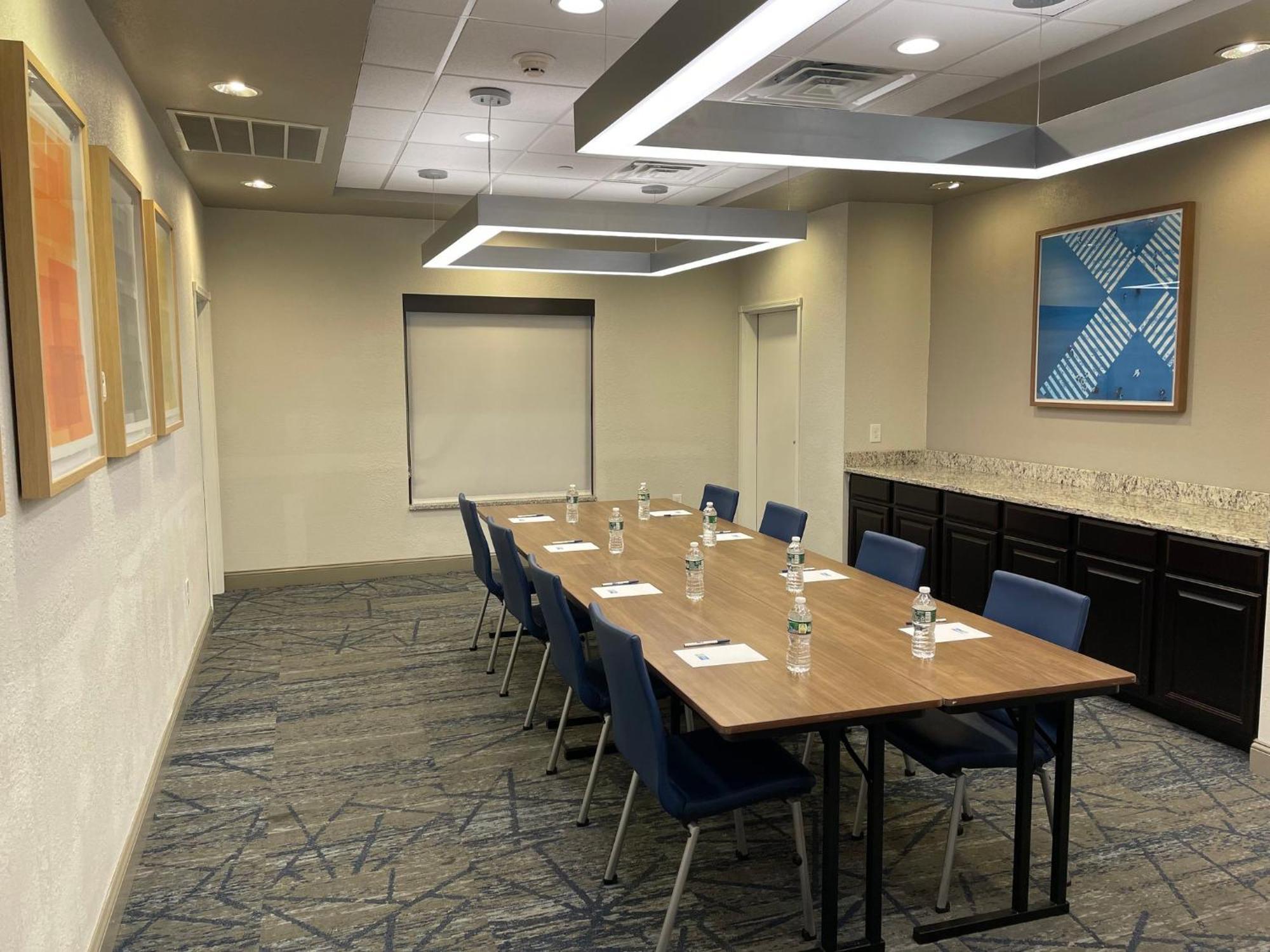 Holiday Inn Express And Suites Montgomery By Ihg Bagian luar foto
